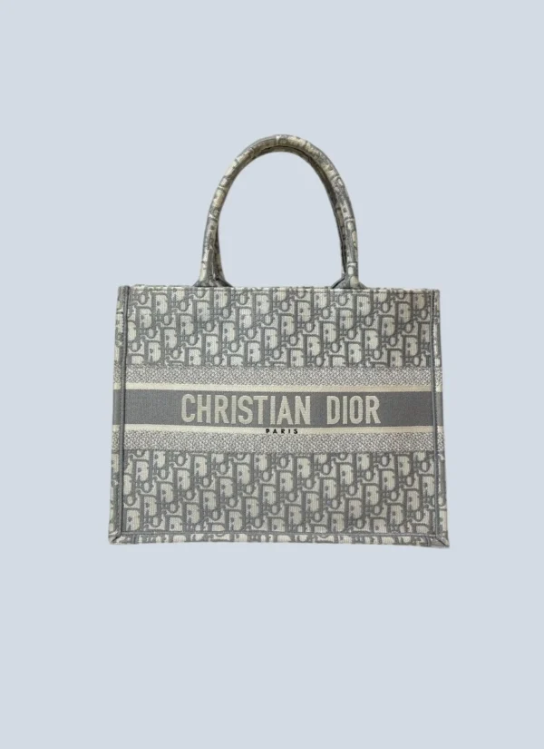 <b>Dior</br><br> borsa Dior Book Tote Media in tela jacquard.