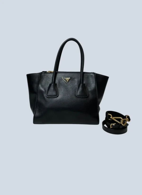 <b>Prada</b><br> borsa a tracolla in pelle.