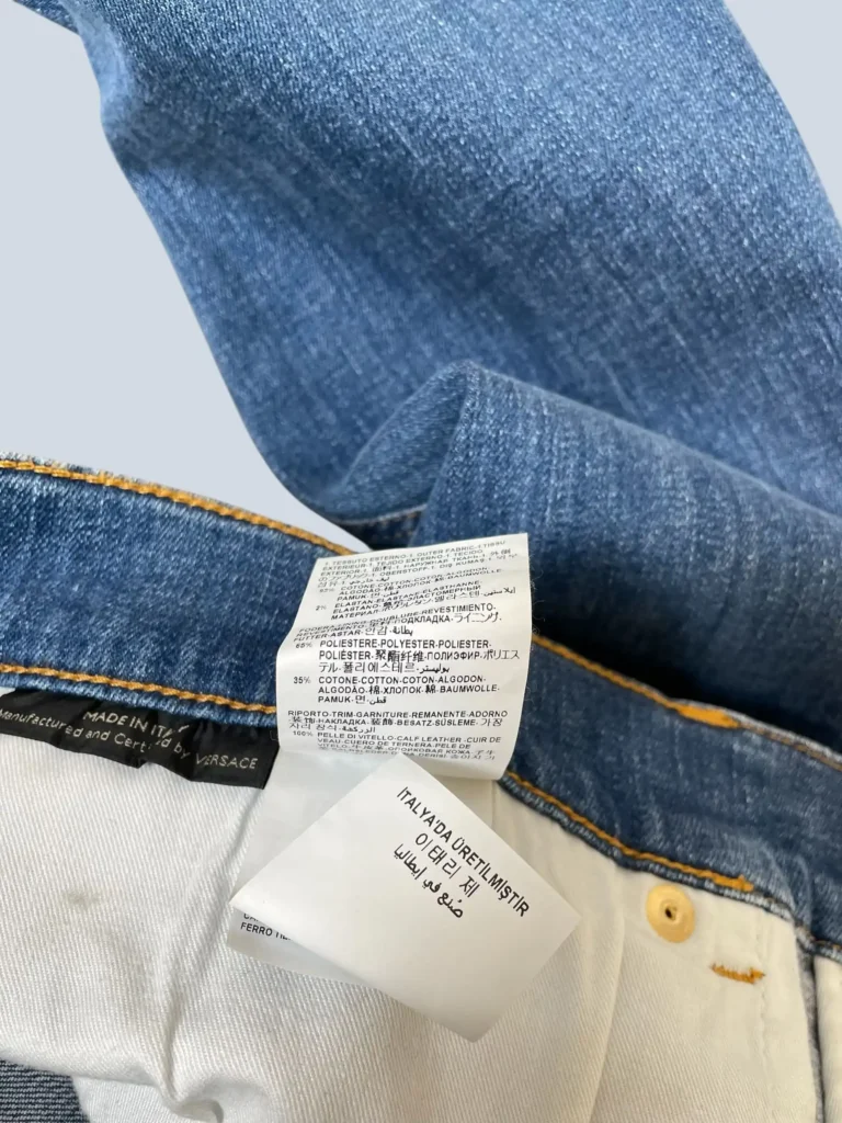 Pantaloni in denim con ricamo medusa, 36., foto 7 di 9