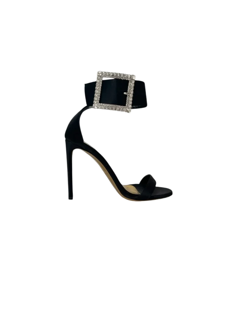Sandali in raso con fibbia strass.