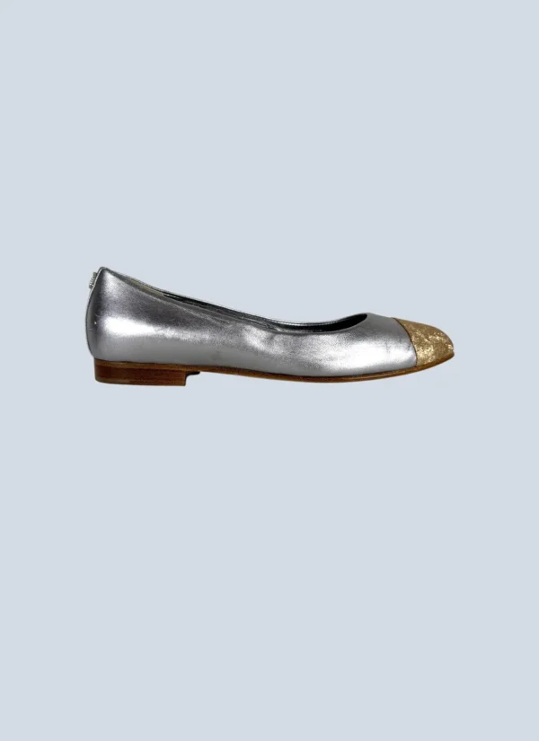 <b>Chanel</b> <br> ballerine in pelle con punta in raso, 36.