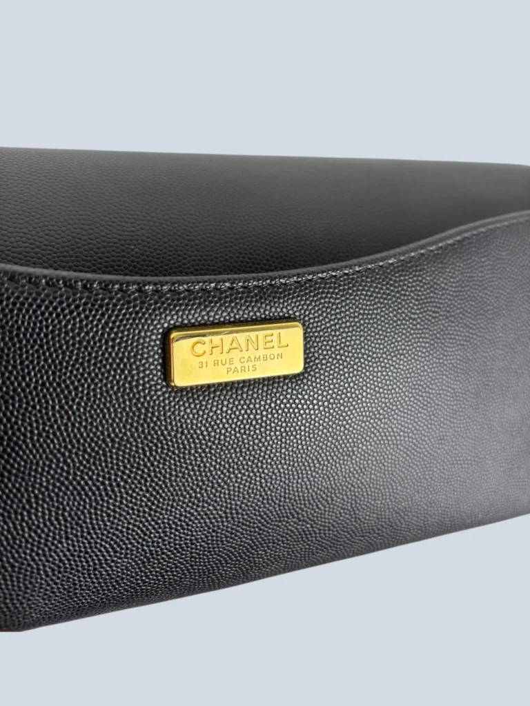 Pochette Captain Gold in pelle caviar.., foto 9 di 12