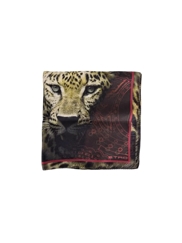 Carrè in seta stampa animalier.