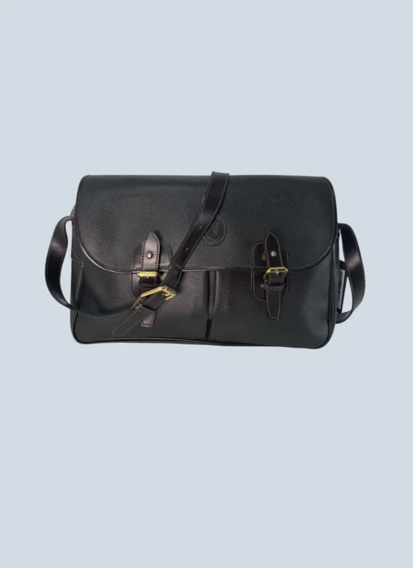<b>Trussardi</b><br> borsa a tracolla in pelle martellata.