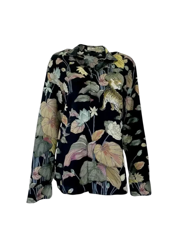 Camicia in cotone con stampa ninfee e tigri.
