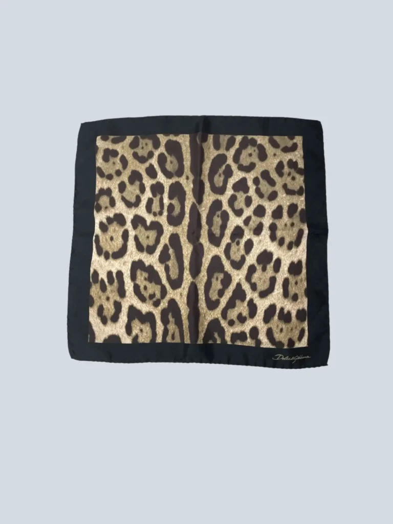 Carrè in seta animalier., foto 2 di 3