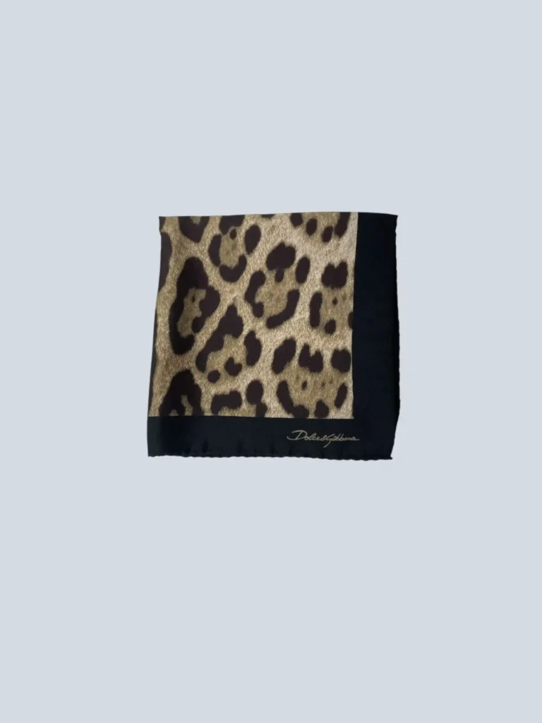 Carrè in seta animalier.