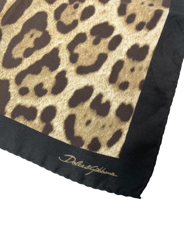 Carrè in seta animalier., foto 3 di 3