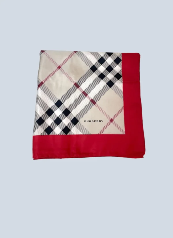 <b>Burberry</b><br> carré in seta con stampa Check.