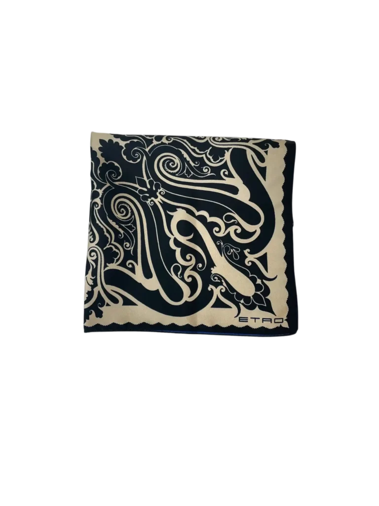 Carré in seta stampa paisley.