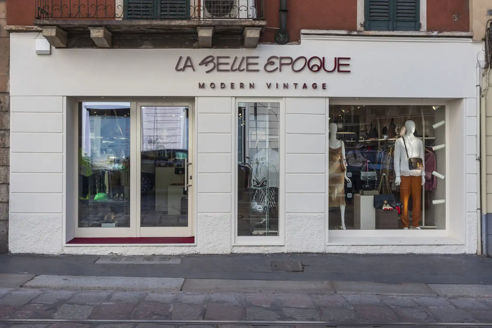 foto 1 esterno punto vendita milano pagina le boutiques la belle epoque boutique abbigliamento second hand luxury brand