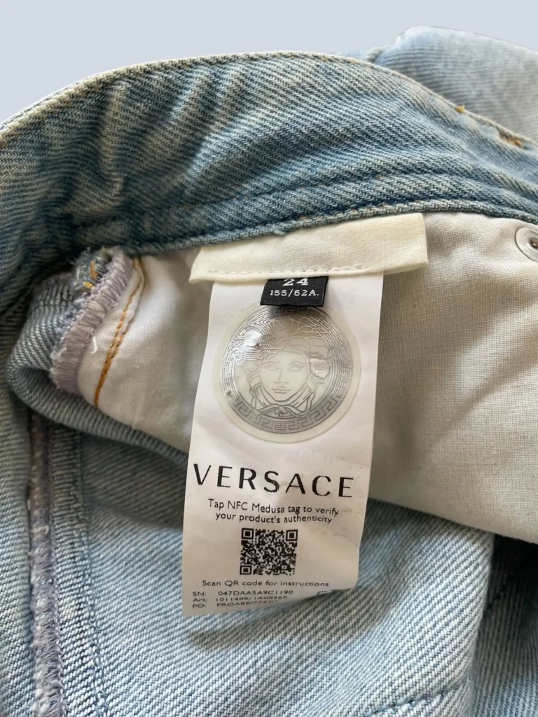 Shorts in denim con stampa barocco, 24., foto 9 di 9