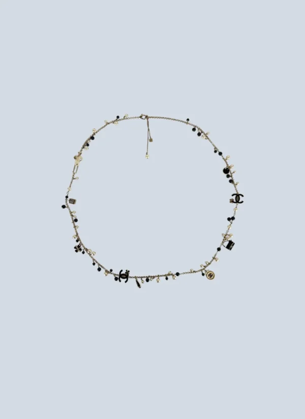 <b>Chanel</b> <br> cintura in metallo con charm.