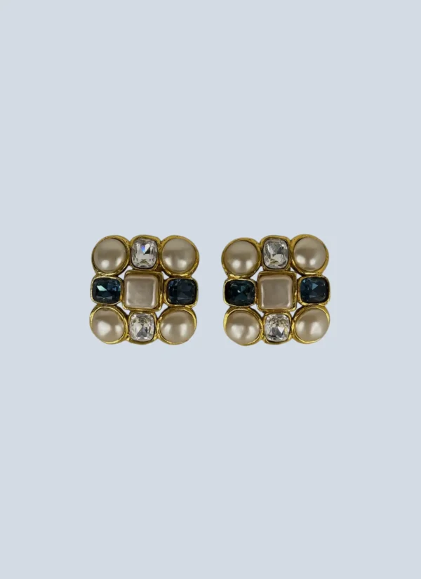 <b>Chanel</b> <br> orecchini a clip con perle.