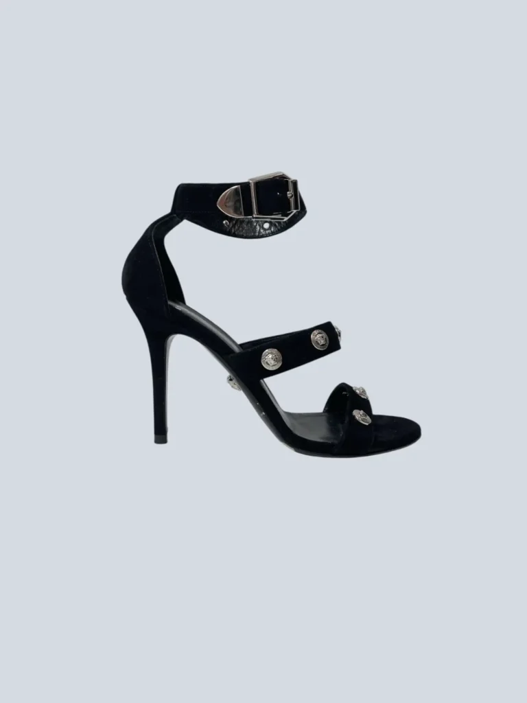 Sandali con tacco in suede e borchie Medusa, 37.