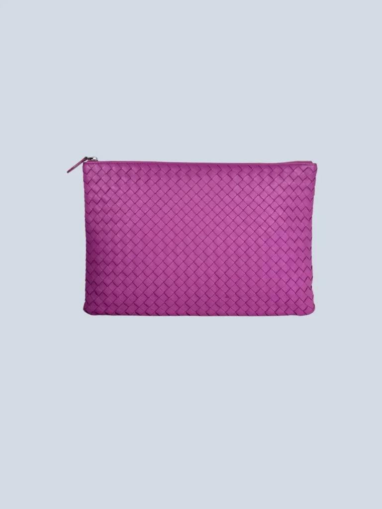 Pochette in pelle intrecciata.