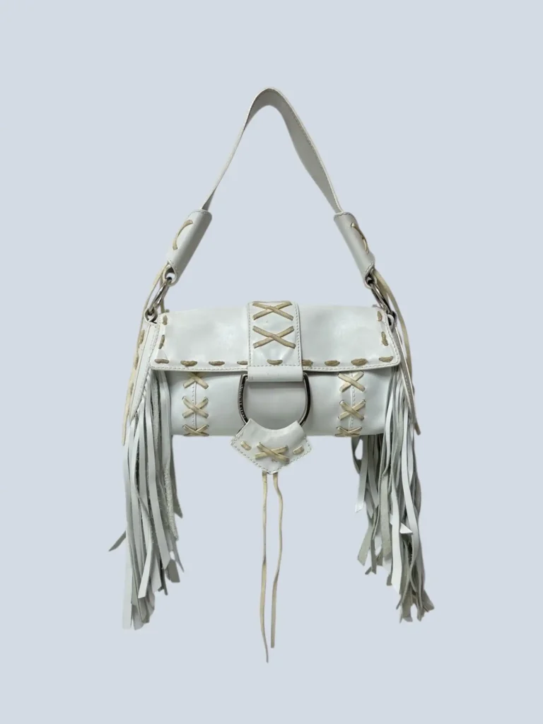 Borsa a spalla in pelle con frange.