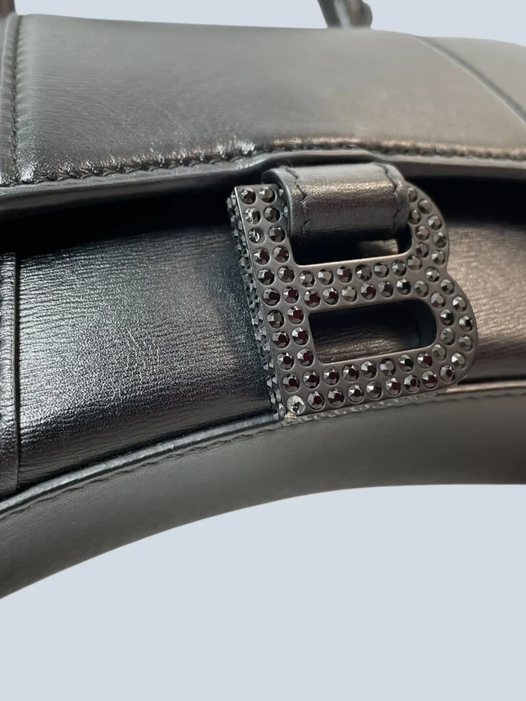 Borsa a tracolla Hourglass XS in pelle con cristalli., foto 10 di 13