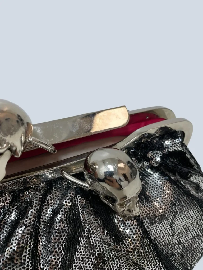 Clutch con paillettes e chiusura Teschi metallo., foto 8 di 12