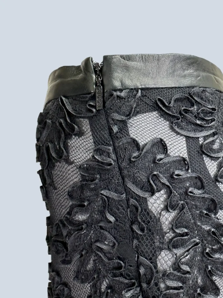 By Tom Ford, pantaloni a zampa in pizzo con inserti in pelle, 40., foto 6 di 11