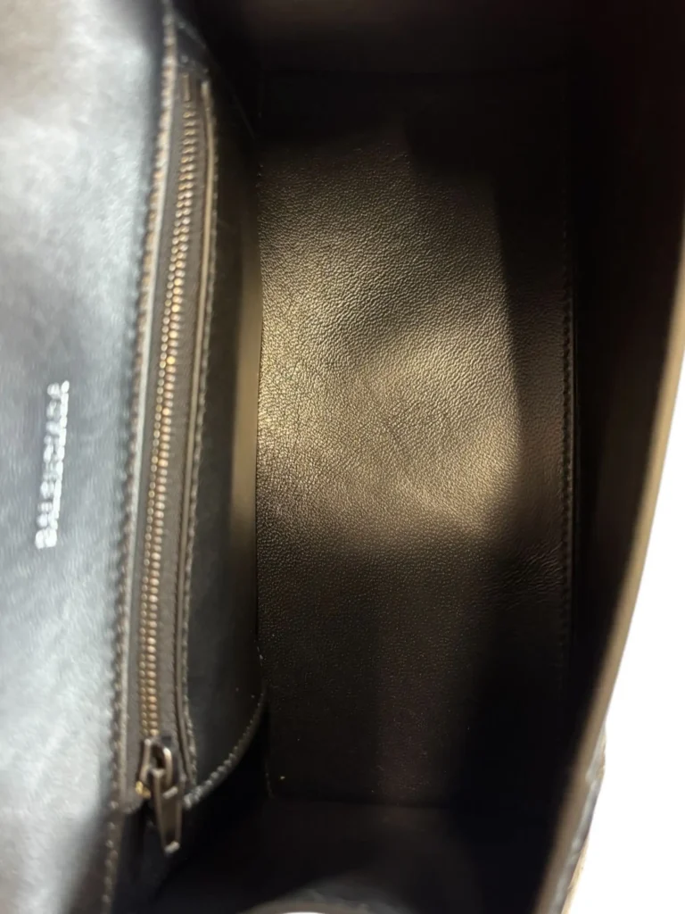 Borsa a tracolla Hourglass XS in pelle stampa coccodrillo., foto 11 di 12
