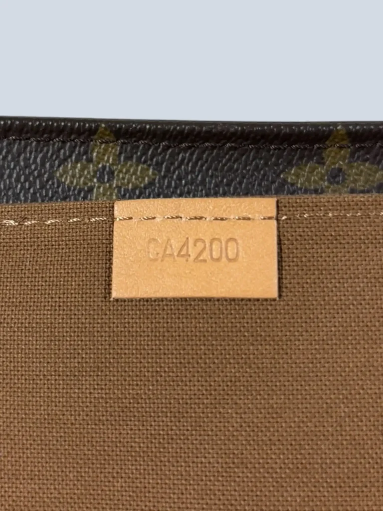 Borsa a tracolla Petit Sac Plat in tela Monogram., foto 11 di 11