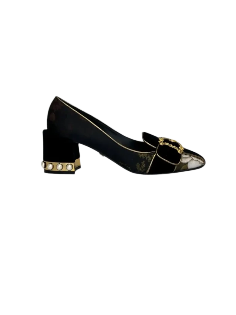 Velvet pumps with logo and pearls, 40.