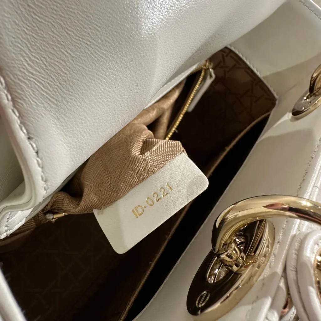 Come Leggere i Codici delle Borse Fendi e Dior: la guida completa