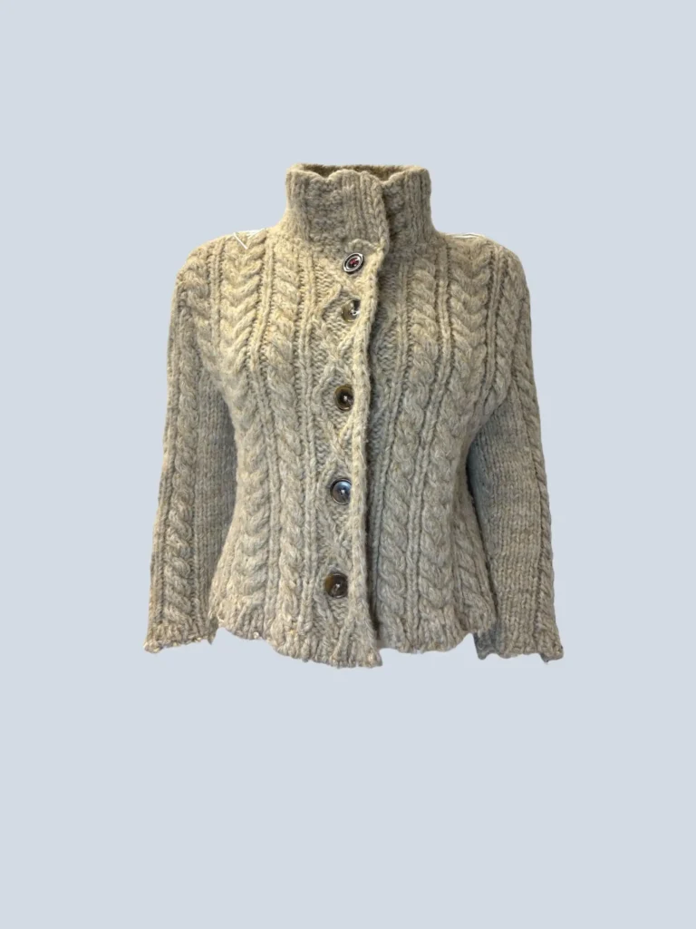 Maglione a trecce con bottoni e collo alto, M.