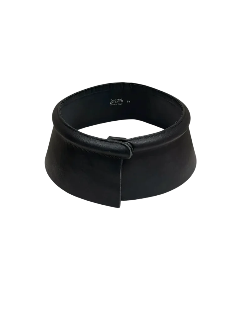 Cintura maxi in pelle.