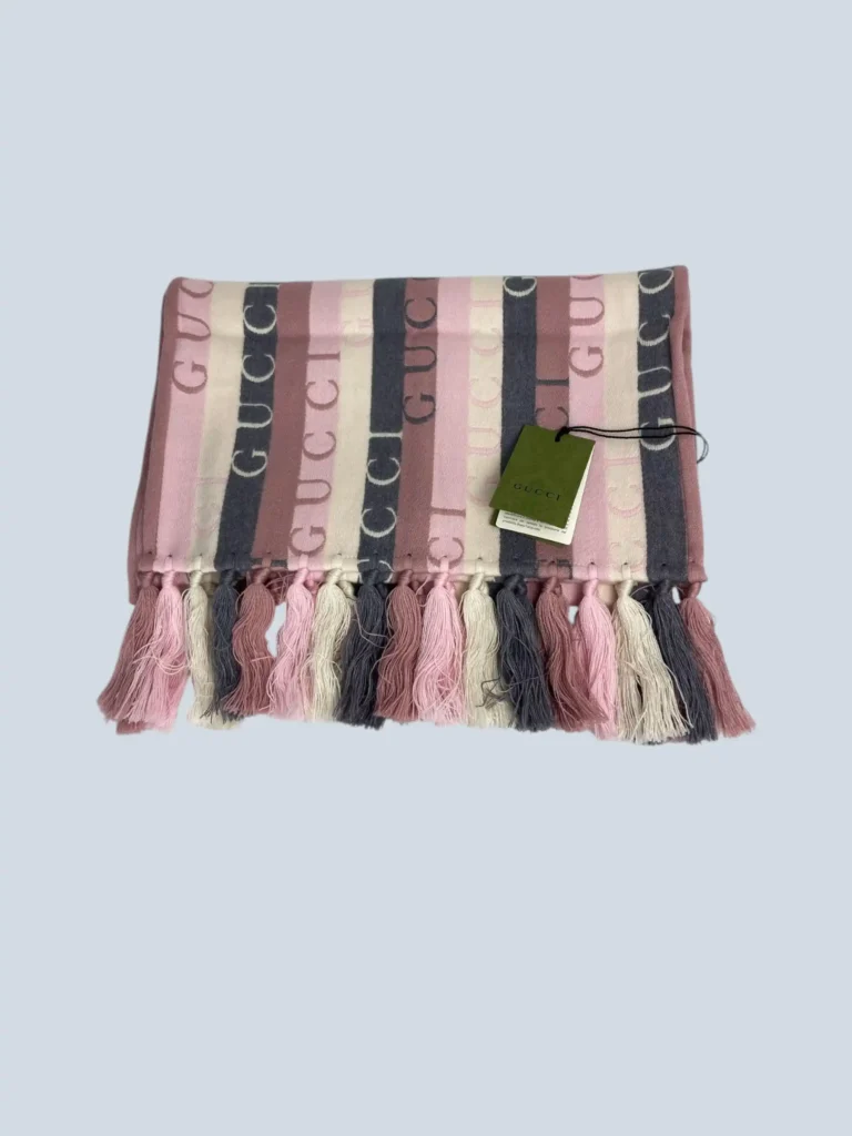 Sciarpa in lana a righe.