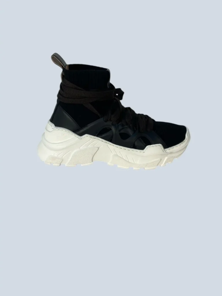 Sneakers in pelle e maglia di cachemire, 37.