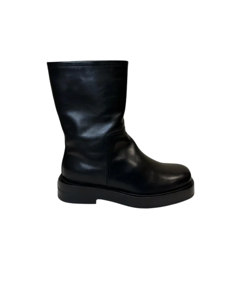 Black leather ankle boots with logo, 40.