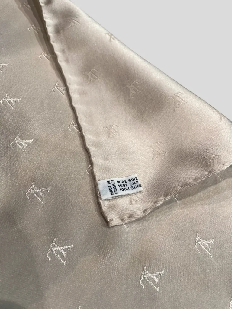 Pochette in seta Monogram., foto 3 di 3