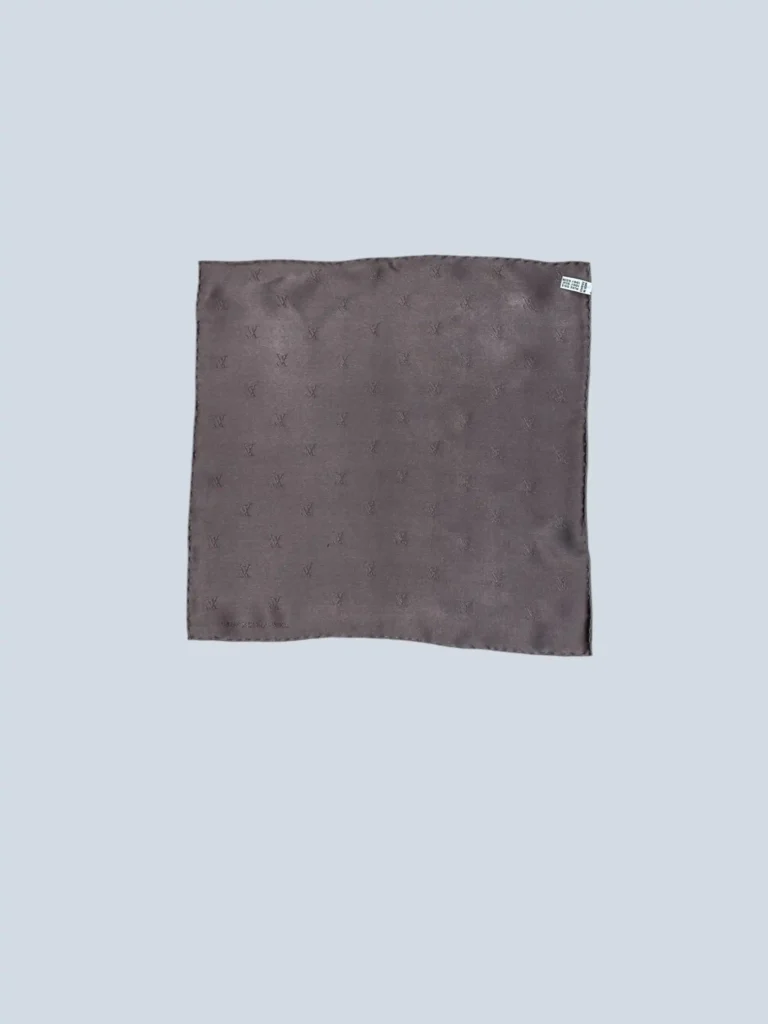 Pochette in seta Monogram., foto 2 di 3