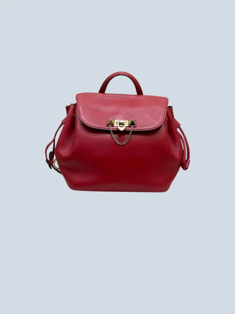 Garavani, zaino Demilune Small Rockstud in pelle.