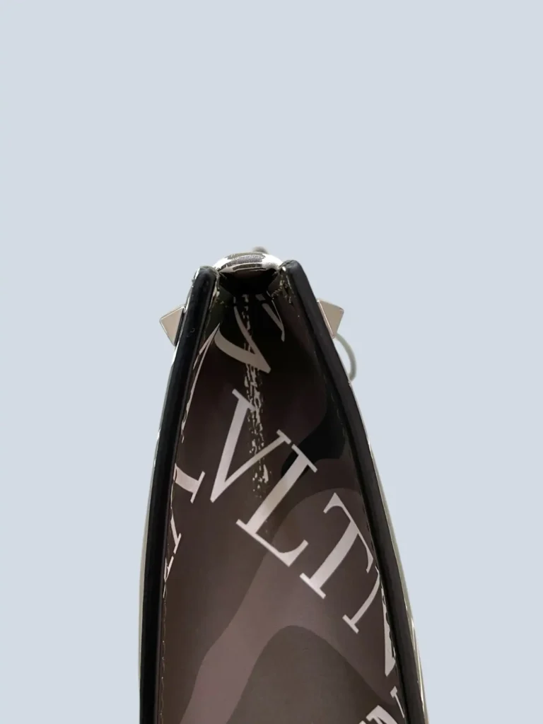 Garavani, pochette VLTN in pelle camouflage., foto 11 di 12