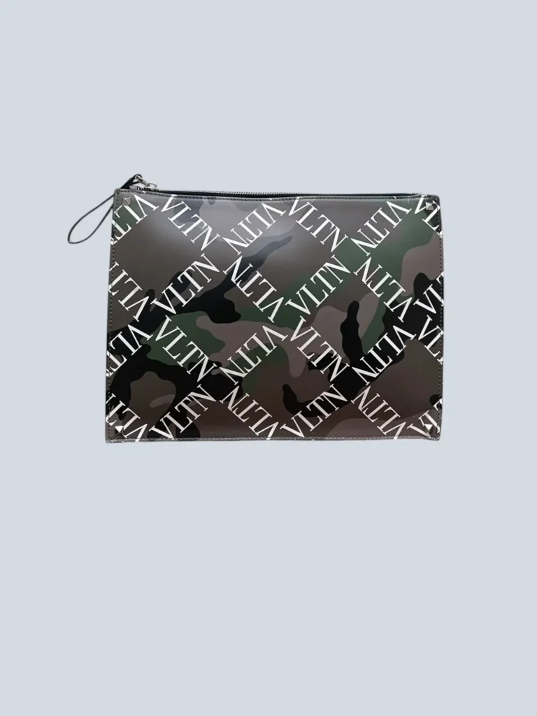 Garavani, pochette VLTN in pelle camouflage.