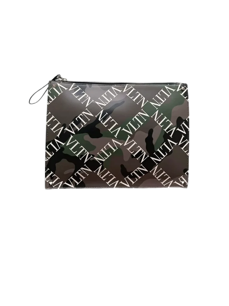 Garavani, pochette VLTN in pelle camouflage.