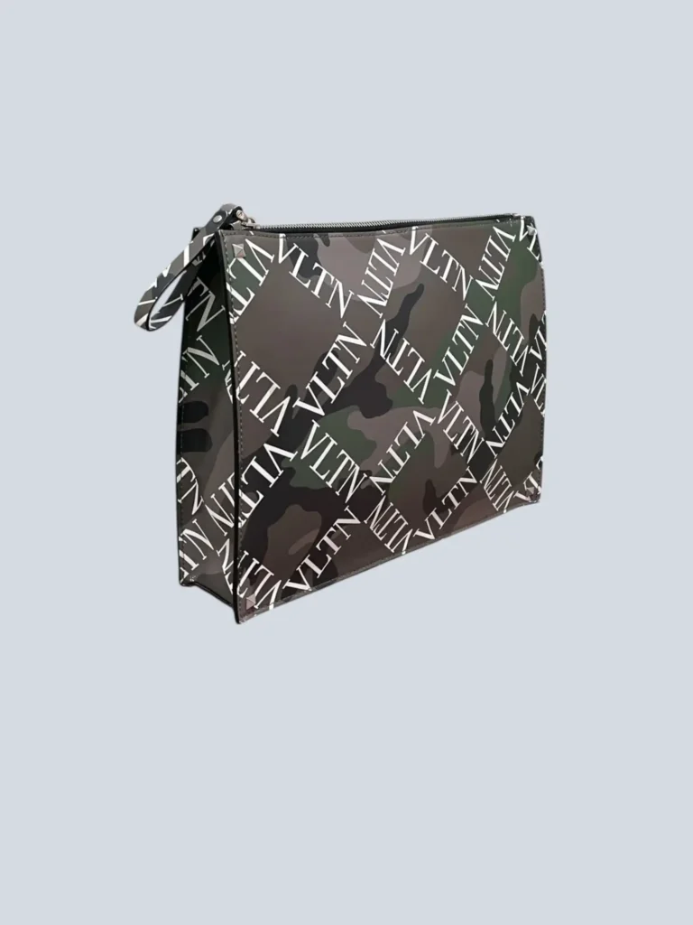 Garavani, pochette VLTN in pelle camouflage., foto 2 di 12