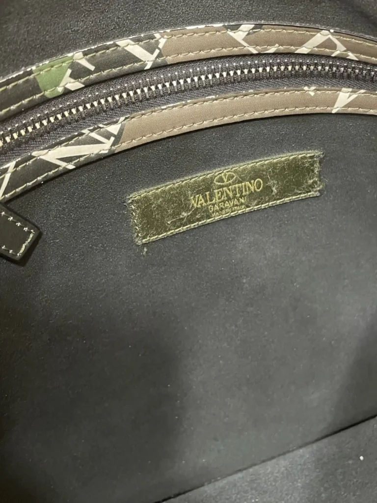Garavani, pochette VLTN in pelle camouflage., foto 9 di 12