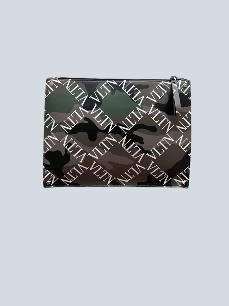 Garavani, pochette VLTN in pelle camouflage., foto 4 di 12