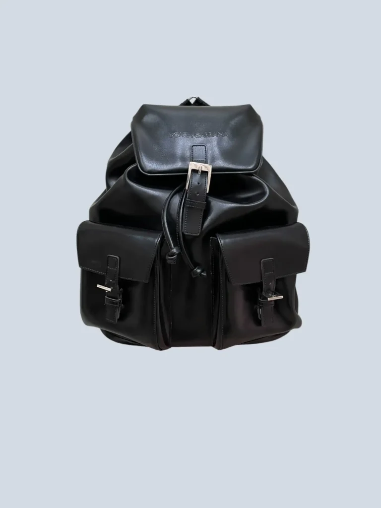 Zaino in pelle con tasche.