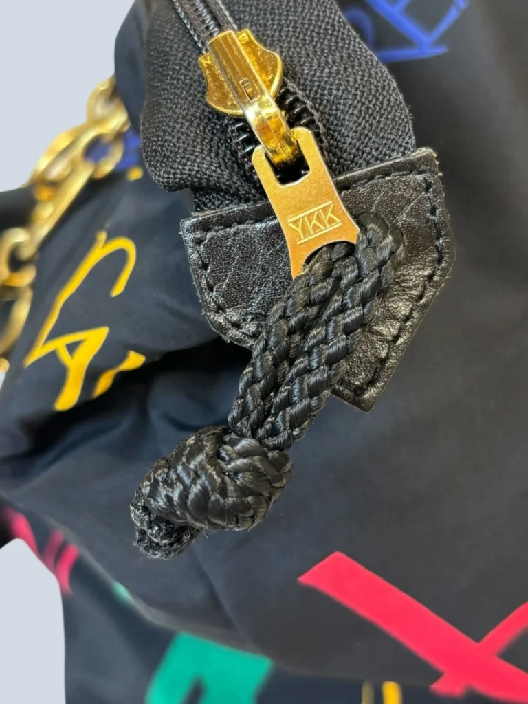 Borsa a spalla reversibile in nylon con logo all over., foto 12 di 13