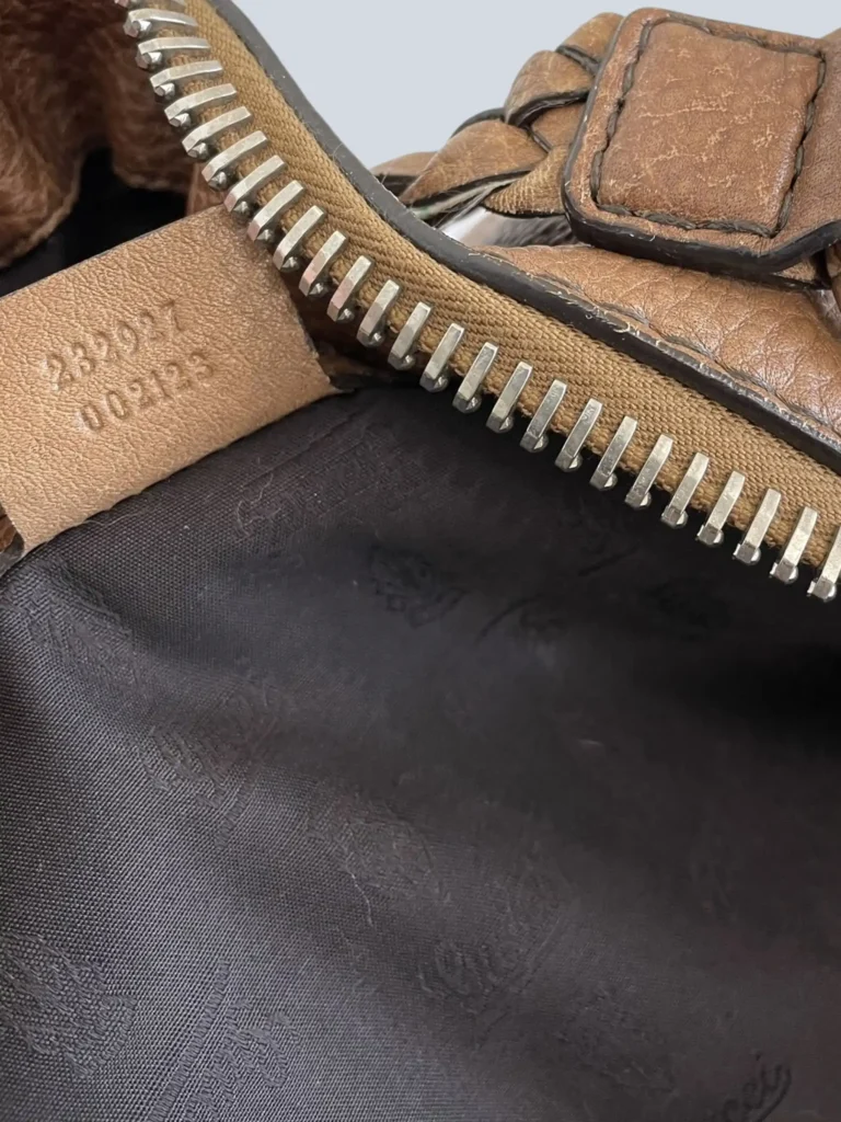 Borsa tote in pelle martellata con dettagli bamboo., foto 7 di 16