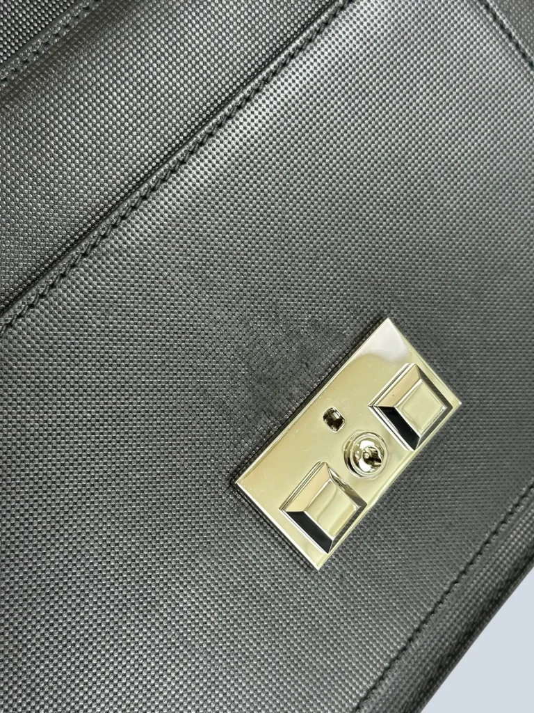 By Tom Ford, borsa a tracolla in pelle lavorata., foto 9 di 13