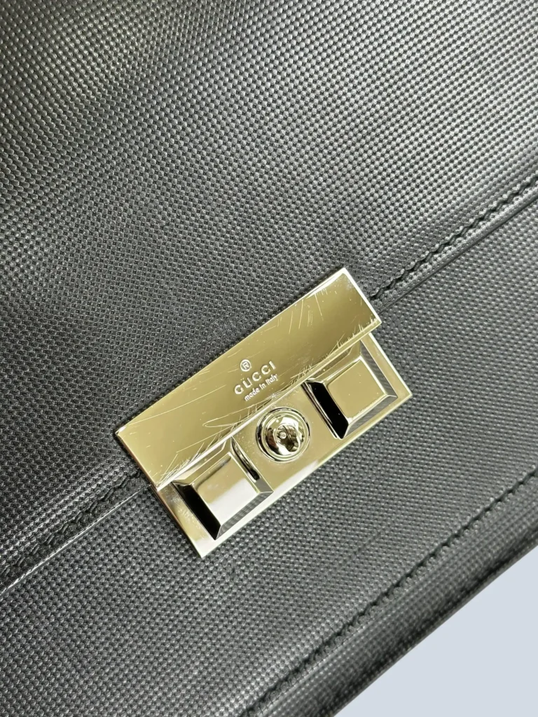 By Tom Ford, borsa a tracolla in pelle lavorata., foto 8 di 13