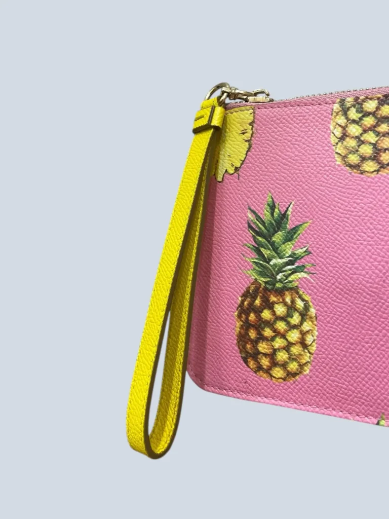 Pochette in pelle martellata stampa ananas., foto 9 di 9