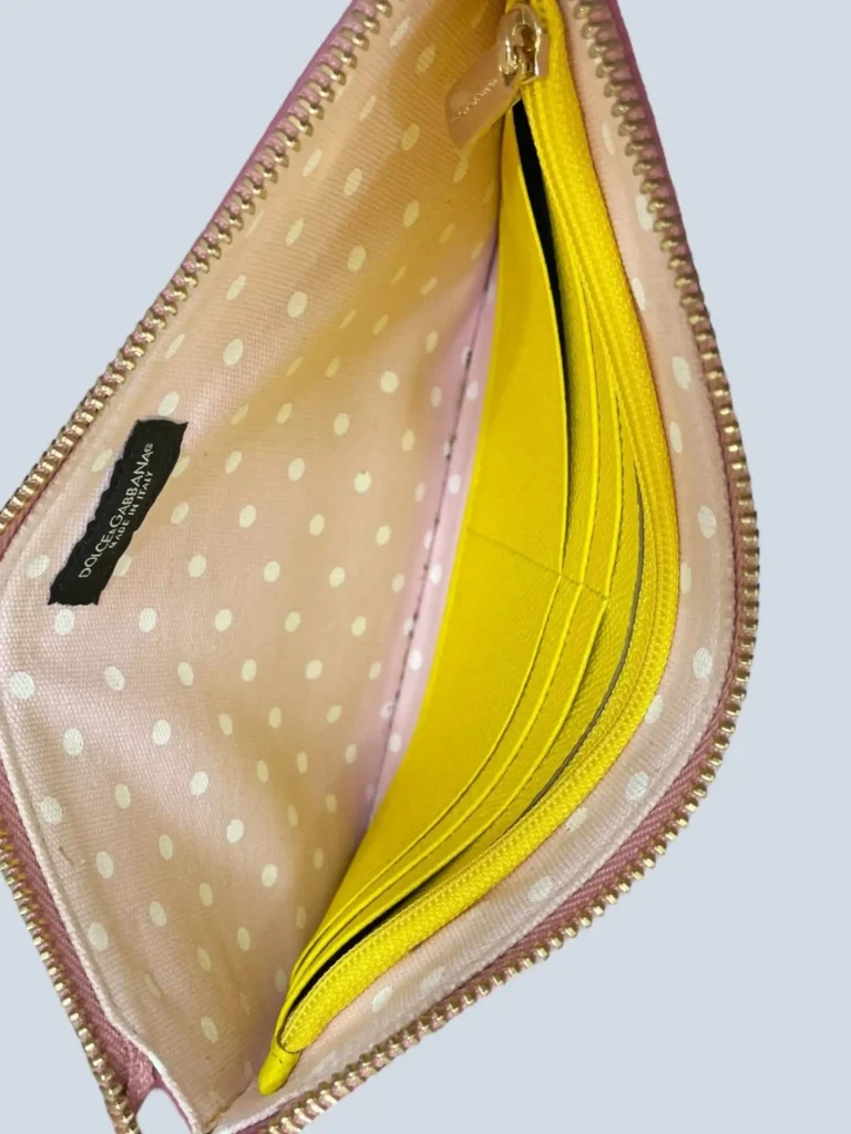 Pochette in pelle martellata stampa ananas., foto 7 di 9