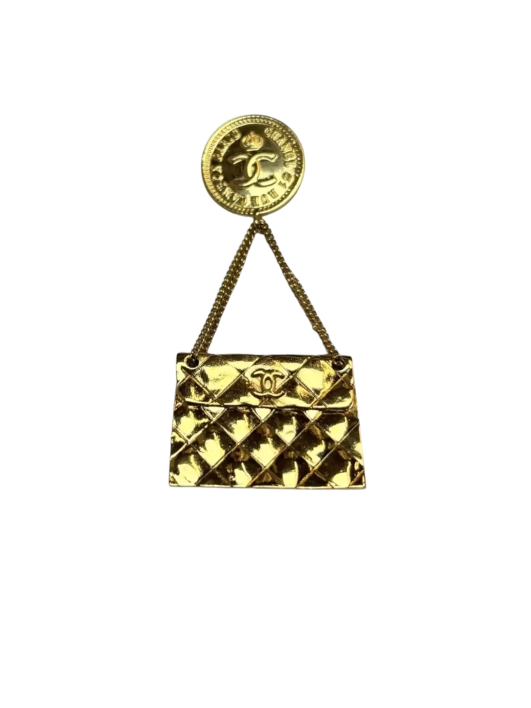 Timeless gold-plated metal brooch.